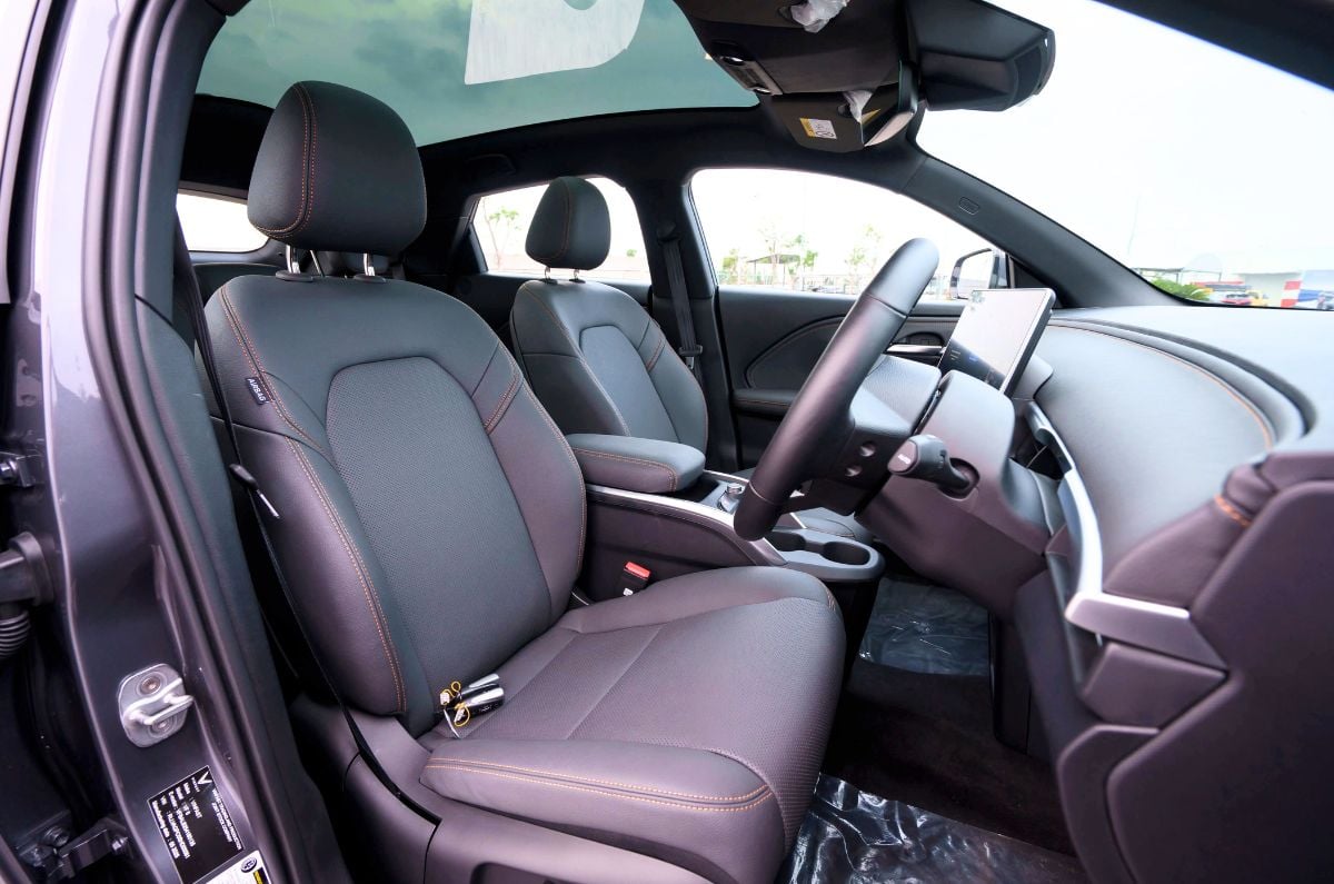 Vinfast VF6 front seats 